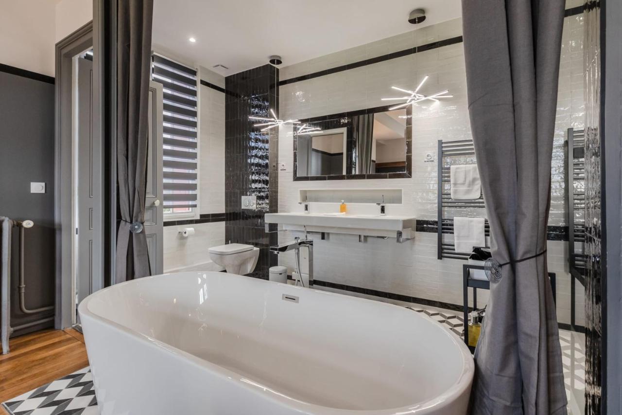 Le Manoir Des Embruns 14P - Location N1- Terrace- Public Parking 2 Min Villa Honfleur Bagian luar foto